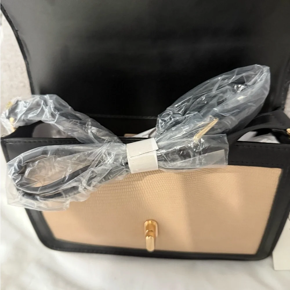 Jules Kae Black and Tan Women's Bag - Picture 3 of 6